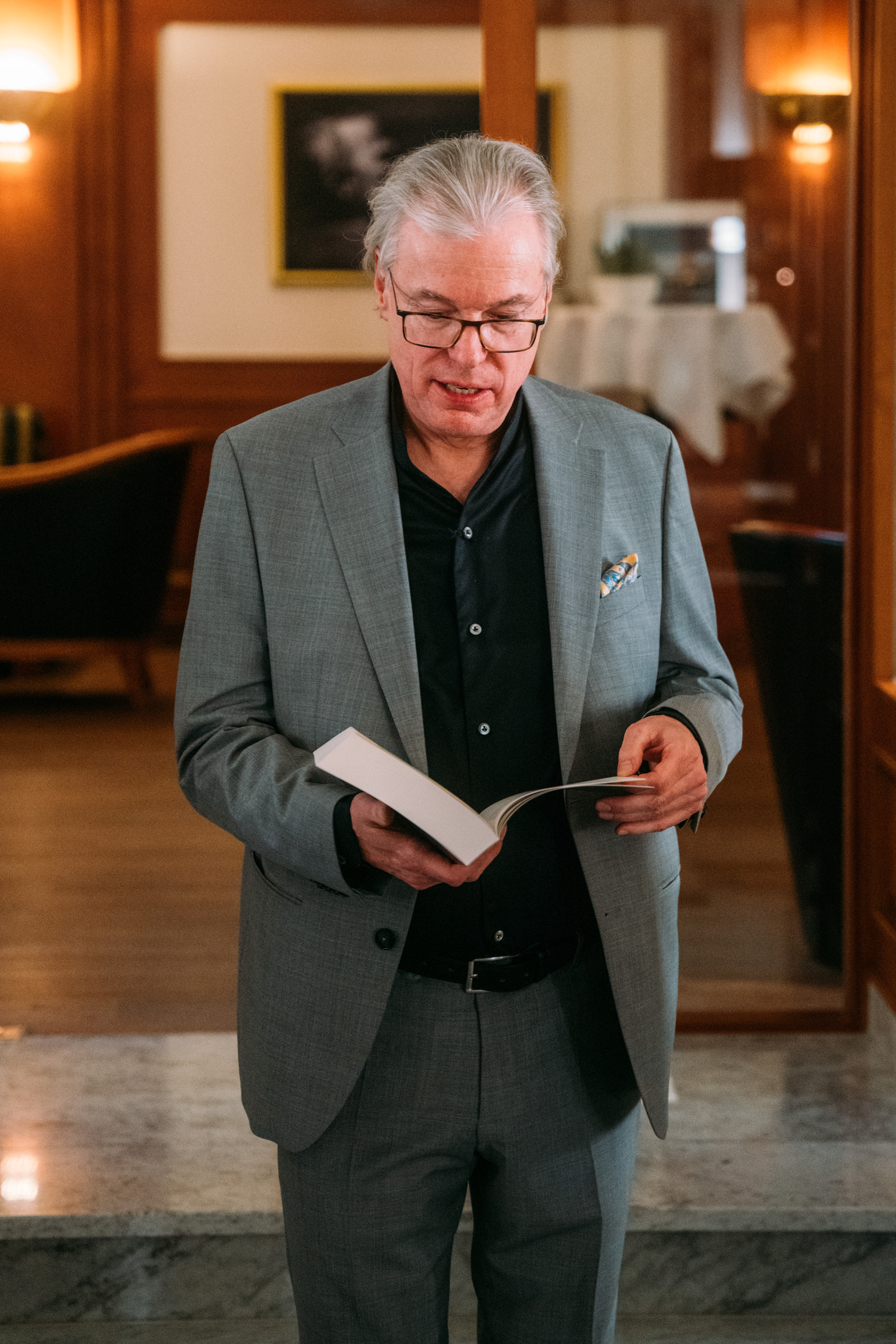 Prof. Kroll dankt den Beiträgern der Festschrift.